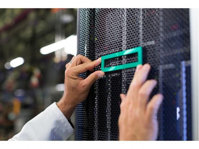 Hewlett Packard Enterprise 1U Gen10 SFF  **New Retail**